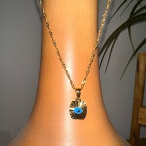 BEAUTIFUL VINTAGE EVIL EYE NECKLACE